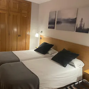 https://aparthotel-el-serch.andorra-la-vella-hotels.net