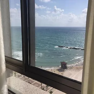 סטודיו מקסים על המים חיפה